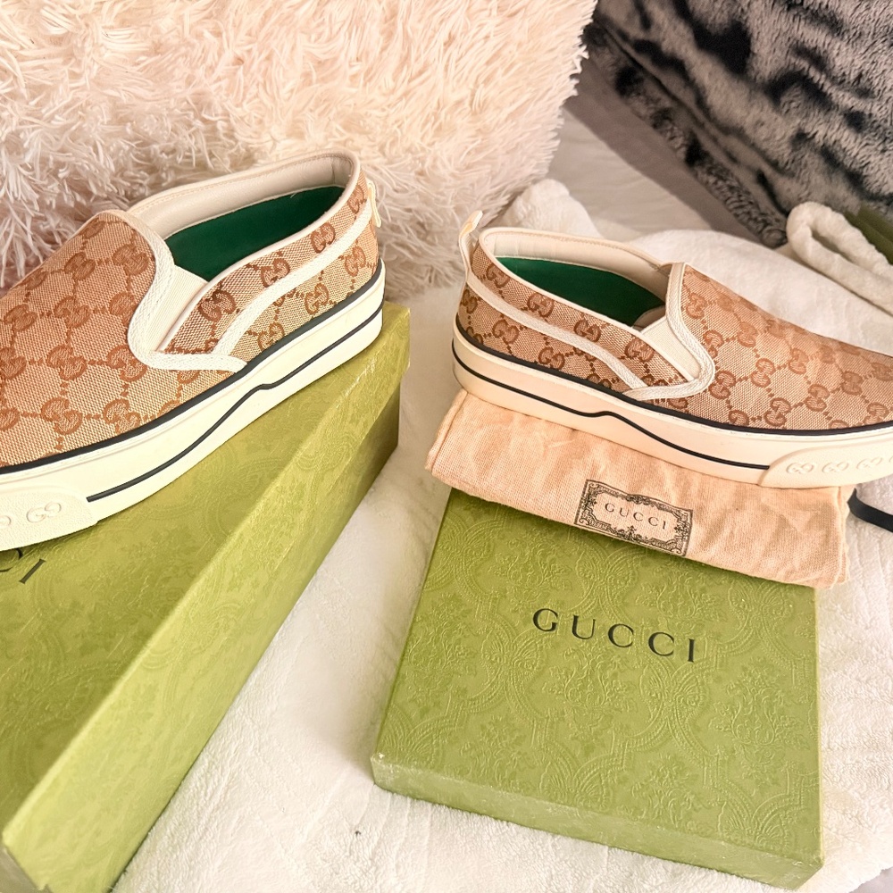 Guuci slide on